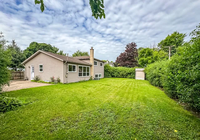 29th image of 2018 E Ivy Ln, Mount Prospect, IL 60056 | MLS# 12690877