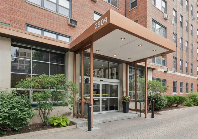 Homes for sale in Chicago, IL | 2909 N Sheridan Rd #1310, Chicago, IL 60657 | MLS# 12690884