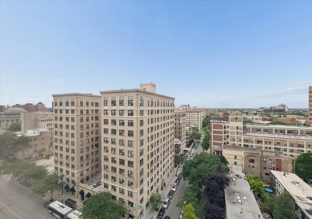 Homes for sale in Chicago, IL | 2909 N Sheridan Road, Chicago, IL 60657 | Houzeo