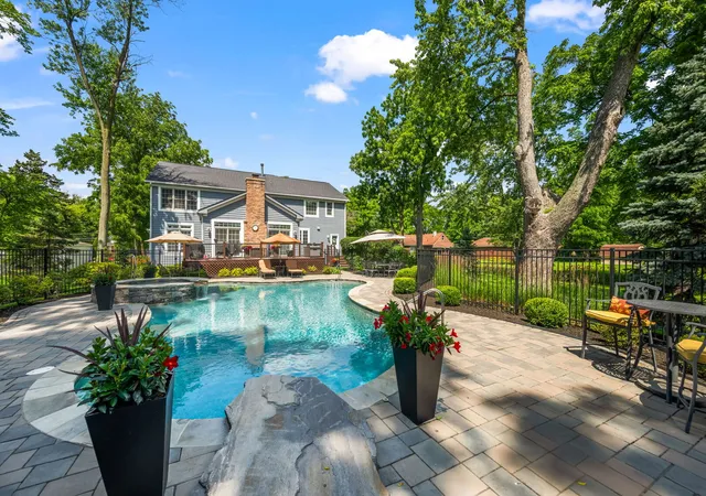 Photo 3 of Single family home for sale at 2733 N Elm Ln, Arlington Heights, IL 60004 | MLS# 12690885 | Listing updated on 2026-09-06