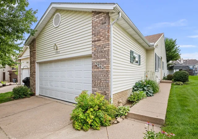Townhouse for sale at 3964 Partridge Cir, Bettendorf, IA 52722 | MLS# 12690887