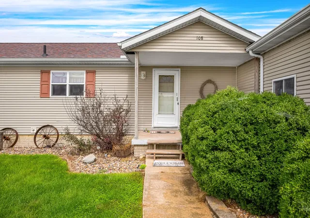 Photo 1 of Single family home for sale at 108 W Ririe Pl, Flanagan, IL 61740 | MLS# 12690895 | Listing updated on 2026-10-18
