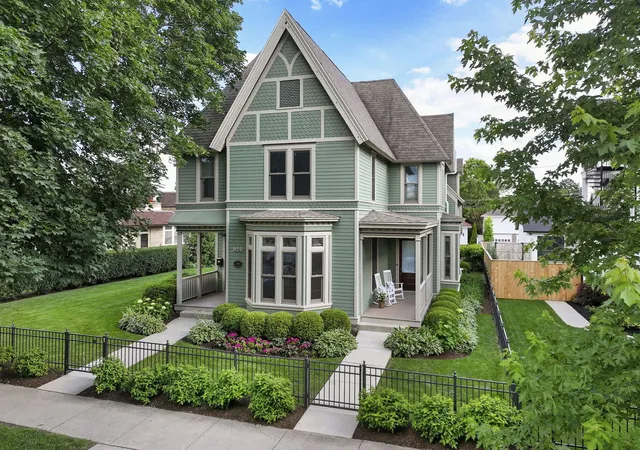 Homes for sale in Lake Geneva, WI | 920 Geneva St, Lake Geneva, WI 53147 | MLS# 12690919