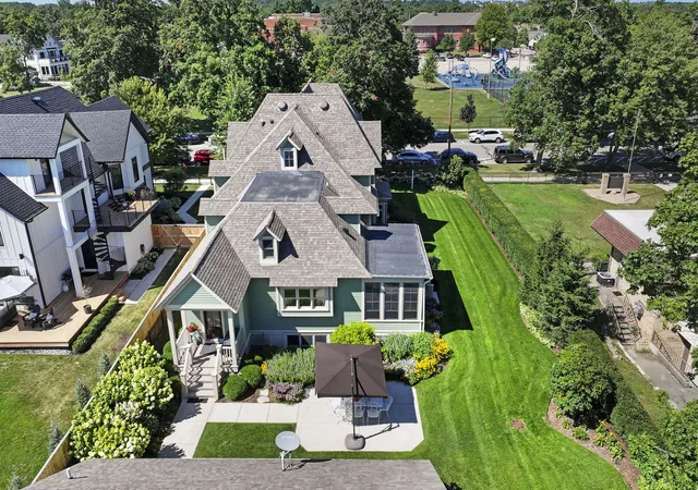 Photo 3 of Single family home for sale at 920 Geneva St, Lake Geneva, WI 53147 | MLS# 12690919 | Listing updated on 2026-08-02