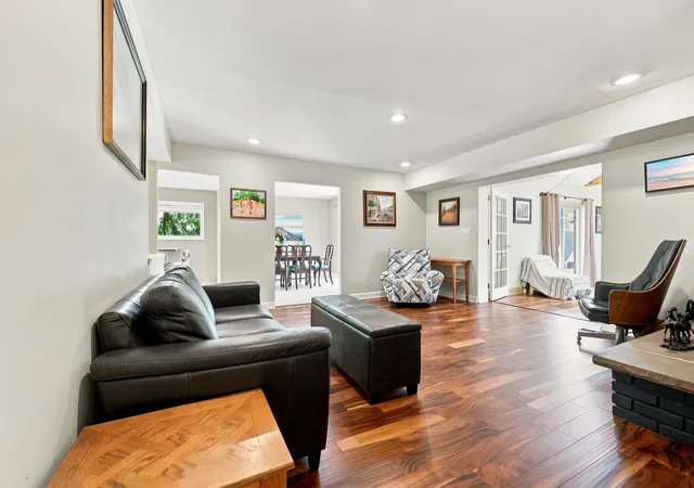 Photo 4 of Single family home for sale at 781 Shag Bark Ln, Deerfield, IL 60015 | MLS# 12690930 | Listing updated on 2026-10-10