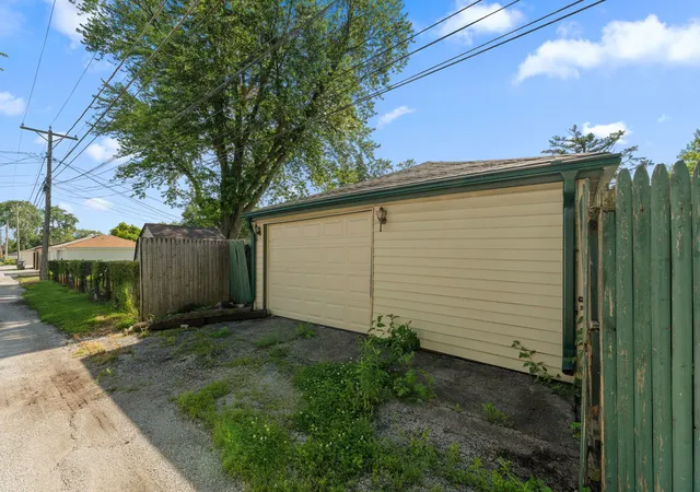 26th image of 17237 Greenbay Ave, Lansing, IL 60438 | MLS# 12690950