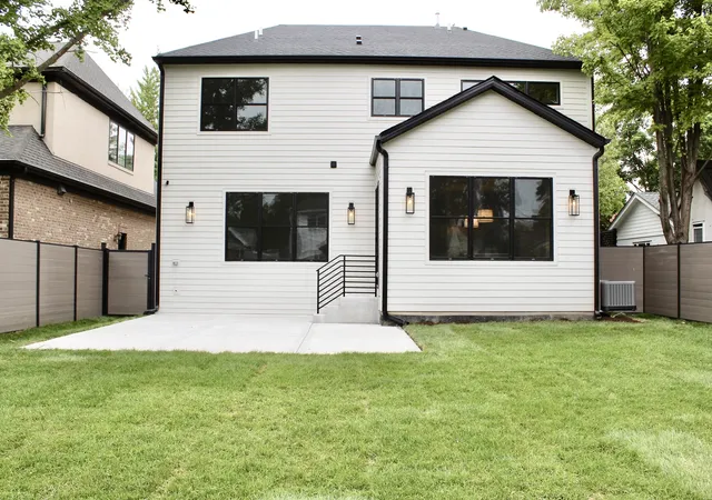Homes for sale in Elmhurst, IL | 120 N Walnut St, Elmhurst, IL 60126 | MLS# 12690965