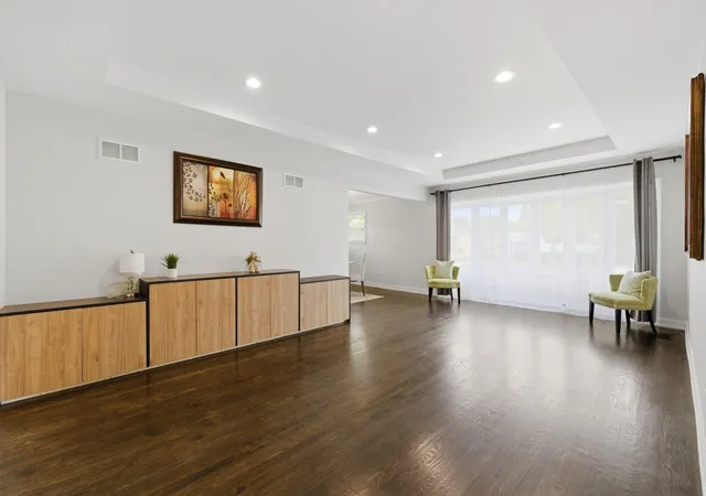 Photo 3 of Sale Pending at 5544 Oakdale Dr, Oak Lawn, IL 60453 | MLS# 12690969 | Listing updated on 2026-09-25
