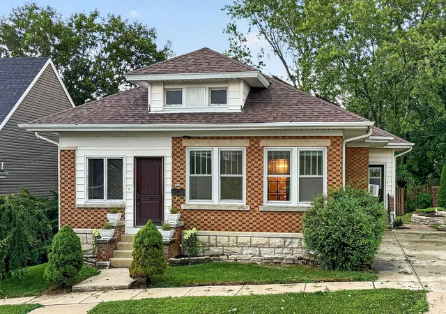 Photo 1 of Single family home for sale at 427 Grant St, Lemont, IL 60439 | MLS# 12690993 | Listing updated on 2026-10-06
