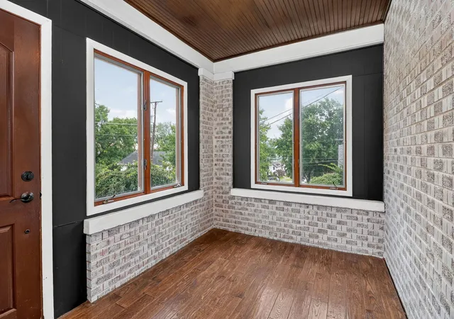 Photo 3 of Single family home for sale at 427 Grant St, Lemont, IL 60439 | MLS# 12690993 | Listing updated on 2026-10-06