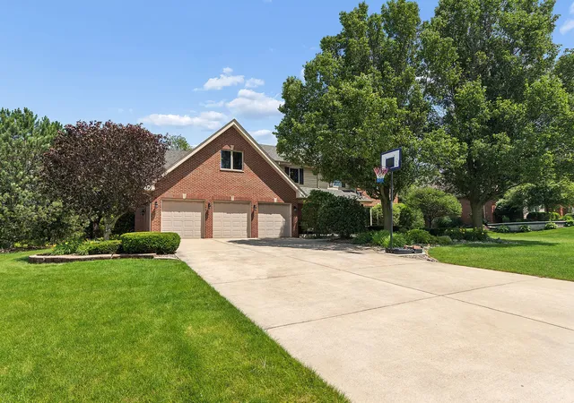 3rd image of 25619 S Bristol Ln, Monee, IL 60449 | MLS# 12691000