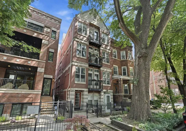 Homes for sale in Chicago, IL | 920 W Wolfram St #4, Chicago, IL 60657 | MLS# 12691008