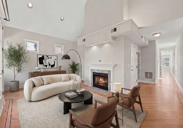 Homes for sale in Chicago, IL | 920 W Wolfram St #4, Chicago, IL 60657 | MLS# 12691008