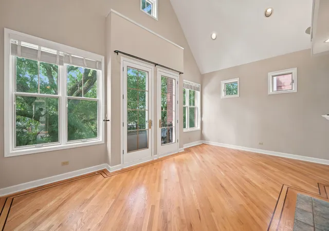 Homes for sale in Chicago, IL | 920 W Wolfram St, Chicago, IL 60657