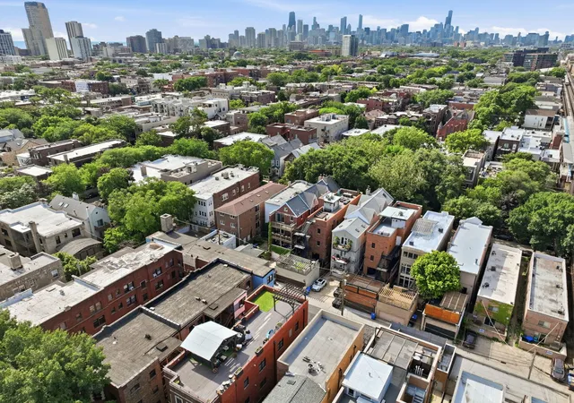 Homes for sale in Chicago, IL | 920 W Wolfram St #4, Chicago, IL 60657 | MLS# 12691008