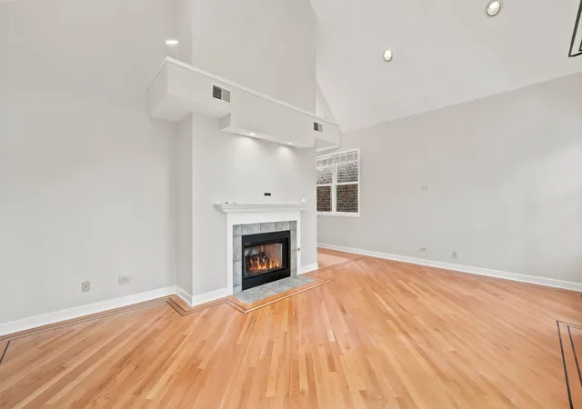 Homes for sale in Chicago, IL | 920 W Wolfram St, Chicago, IL 60657