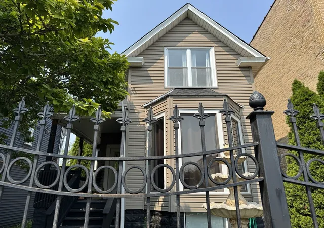 Homes for sale in Chicago, IL | 3908 N Bernard St, Chicago, IL 60618 | MLS# 12691026