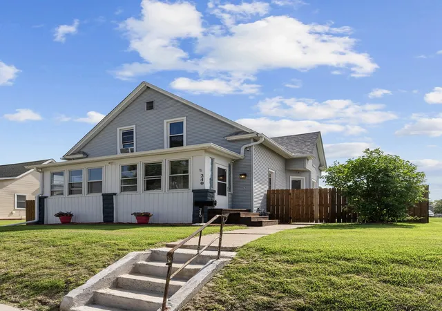 Homes for sale in Moline, IL | 240 45th St, Moline, IL 61265 | MLS# 12691040