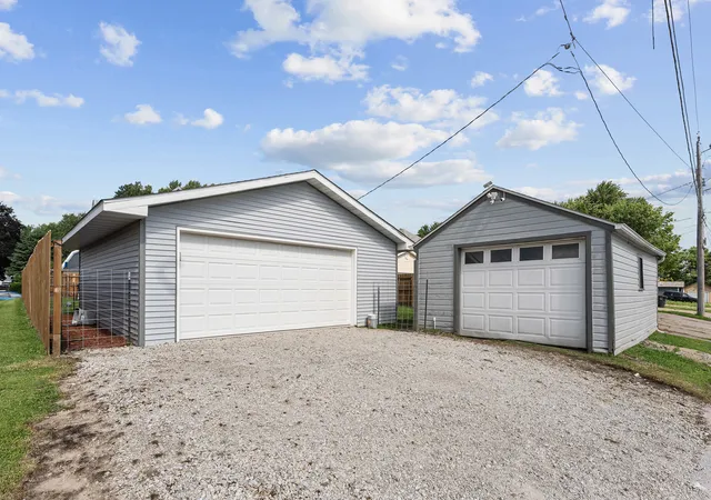 Homes for sale in Moline, IL | 240 45th St, Moline, IL 61265 | MLS# 12691040