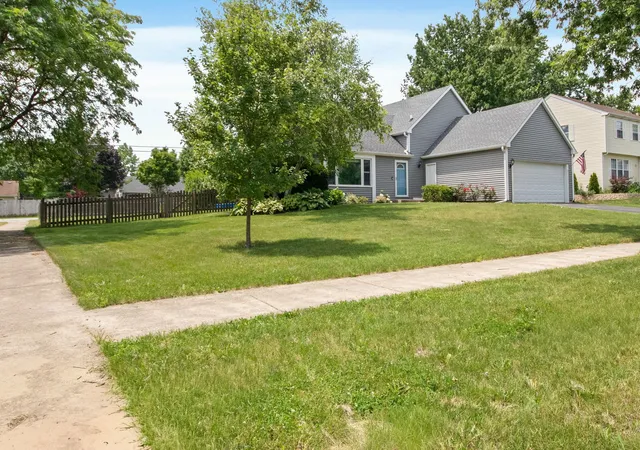 3rd image of 2201 Pontiac Cir, Naperville, IL 60565 | MLS# 12691067