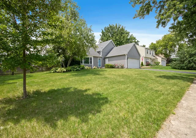 4th image of 2201 Pontiac Cir, Naperville, IL 60565 | MLS# 12691067