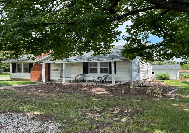 Homes for sale in Mt Vernon, IL | 800 S 25th St, Mt Vernon, IL 62864 | MLS# 12691079