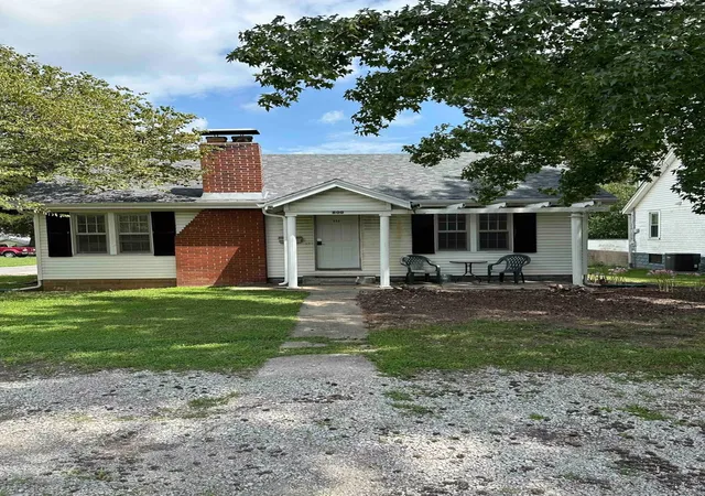 Homes for sale in Mt Vernon, IL | 800 S 25Th St, Mt Vernon, IL 62864 | MLS# 12691079