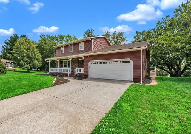 Homes for sale in Geneseo, IL | 135 Sherwood Dr, Geneseo, IL 61254 | MLS# 12691085