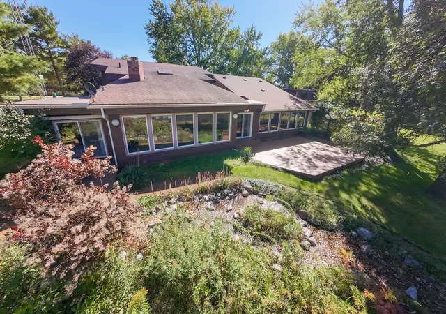 Photo 3 of Single family home for sale at 511 N Woodland Dr, Dixon, IL 61021 | MLS# 12691086 | Listing updated on 2026-10-09