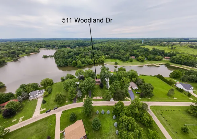 Homes for sale in Dixon, IL | 511 N Woodland Dr, Dixon, IL 61021 | MLS# 12691086