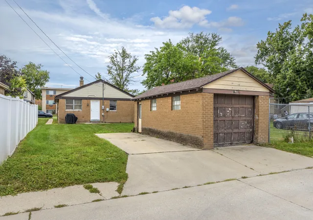Photo 18 of Single family home for sale at 2121 S 14th Avenue, Broadview, IL 60155 | MLS# 12691090 | Listing updated on 2026-09-22