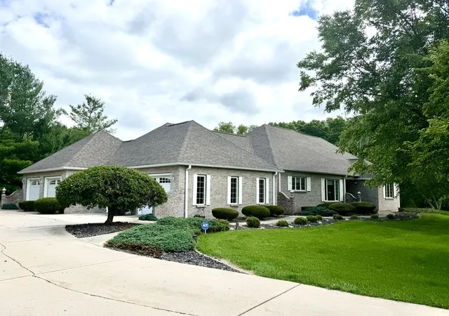 Homes for sale in Sterling, IL | 2202 Meadows Dr, Sterling, IL 61081 | MLS# 12691097
