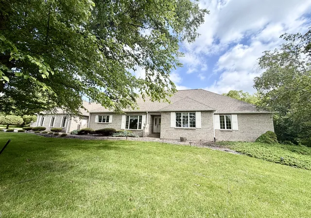 Homes for sale in Sterling, IL | 2202 Meadows Dr, Sterling, IL 61081 | MLS# 12691097