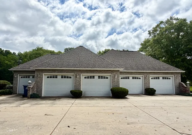 Homes for sale in Sterling, IL | 2202 Meadows Dr, Sterling, IL 61081 | MLS# 12691097