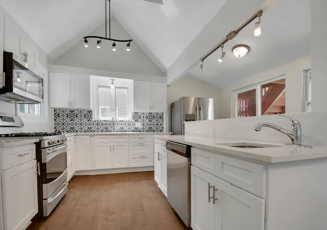 Photo 4 of Single family home for sale at 12851 Clinton St, Blue Island, IL 60406 | MLS# 12691126 | Listing updated on 2026-08-14
