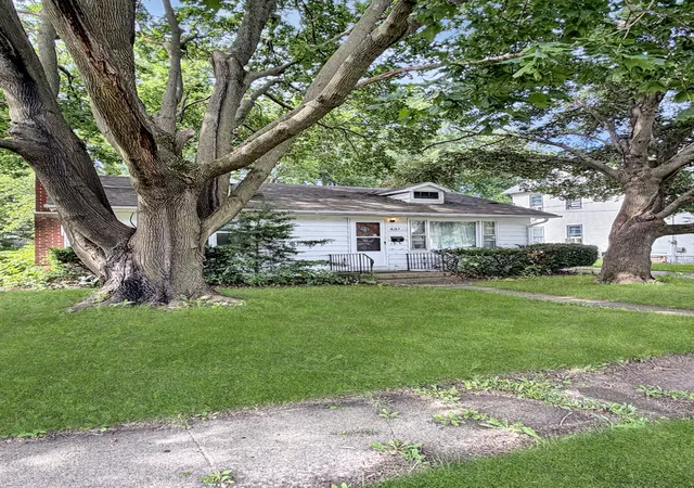 Homes for sale in Freeport, IL | 807 E Illinois St, Freeport, IL 61032 | MLS# 12691139