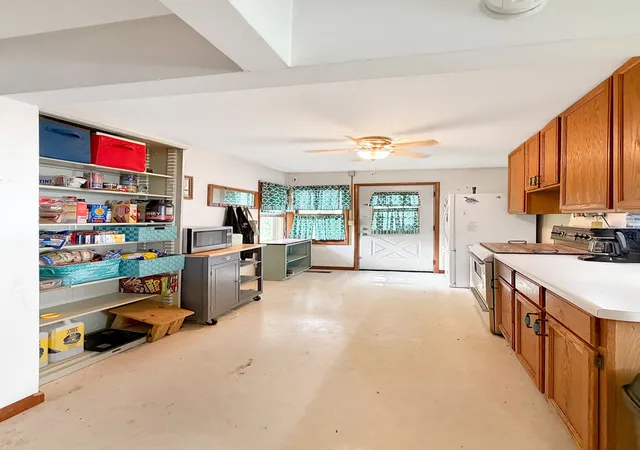 3rd image of 807 E Illinois St, Freeport, IL 61032 | MLS# 12691139