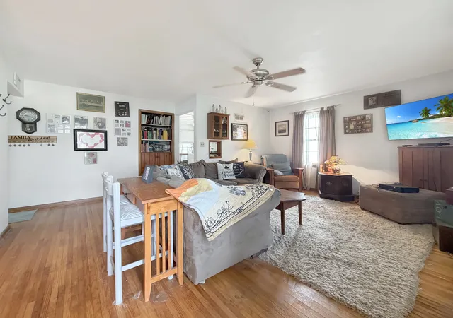5th image of 807 E Illinois St, Freeport, IL 61032 | MLS# 12691139