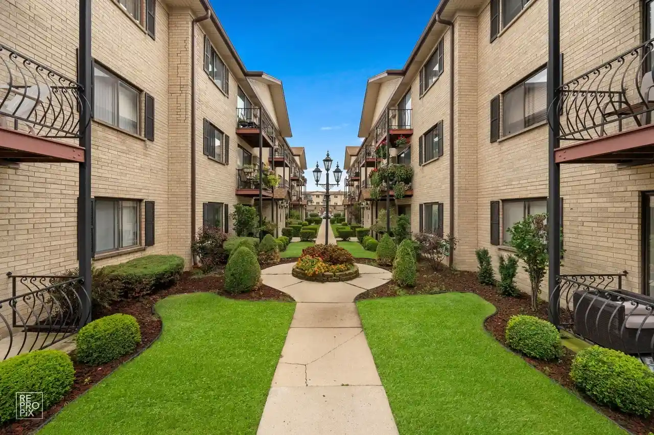 Listing Photo 2 - Condo for sale at Forest Villa, Unit 332D 5151 N E River Rd, Forest Villa, Chicago, IL 60656 | Built Year: undefined - undefined