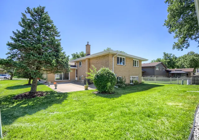 17th image of 2630 Somerset Dr, Westchester, IL 60154 | MLS# 12691183