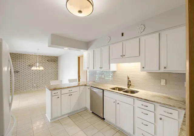 Photo 4 of Single family home for sale at 2630 Somerset Dr, Westchester, IL 60154 | MLS# 12691183 | Listing updated on 2026-10-06