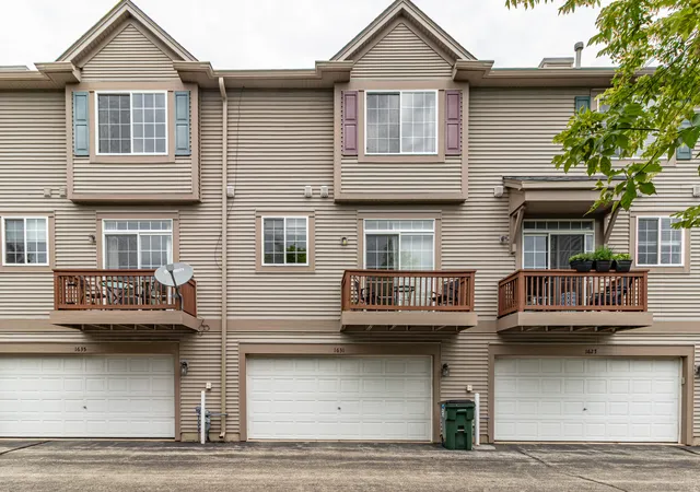 Homes for sale in Grayslake, IL | 1631 Station Park Dr, Grayslake, IL 60030 | MLS# 12691223