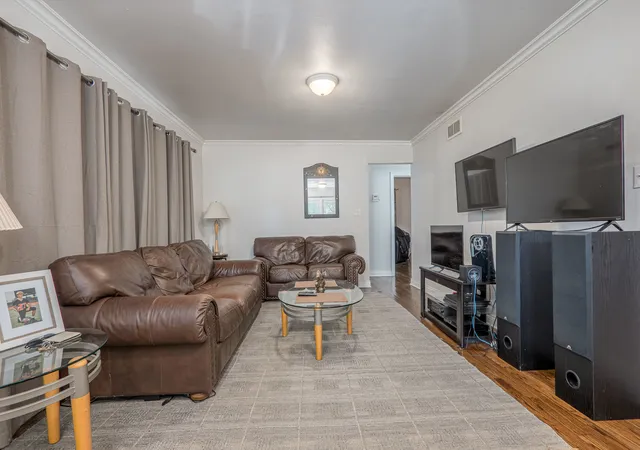 Photo 3 of Single family home for sale at 622 N Main St, Lombard, IL 60148 | MLS# 12691227 | Listing updated on 2026-07-31