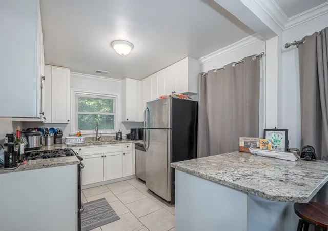 Photo 4 of Single family home for sale at 622 N Main St, Lombard, IL 60148 | MLS# 12691227 | Listing updated on 2026-07-31