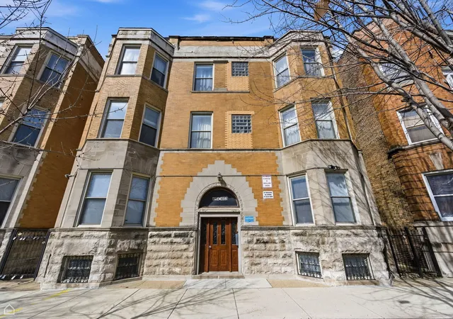 Homes for sale in Chicago, IL | 4852 S Prairie Ave #2B, Chicago, IL 60615 | MLS# 12691235