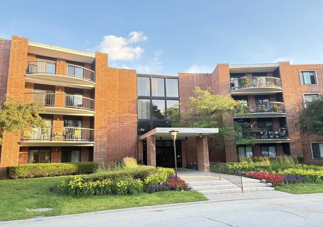Homes for sale in Arlington Heights, IL | 1415 E Central Rd #203A, Arlington Heights, IL 60005 | MLS# 12691245