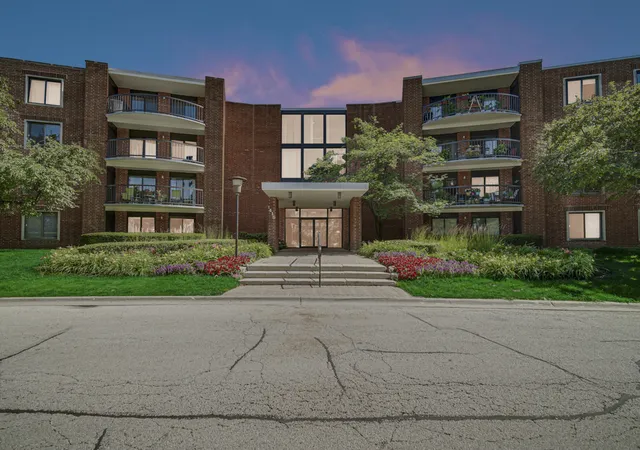Homes for sale in Arlington Heights, IL | 1415 E Central Rd Ne #305A, Arlington Heights, IL 60005 | MLS# 12691248