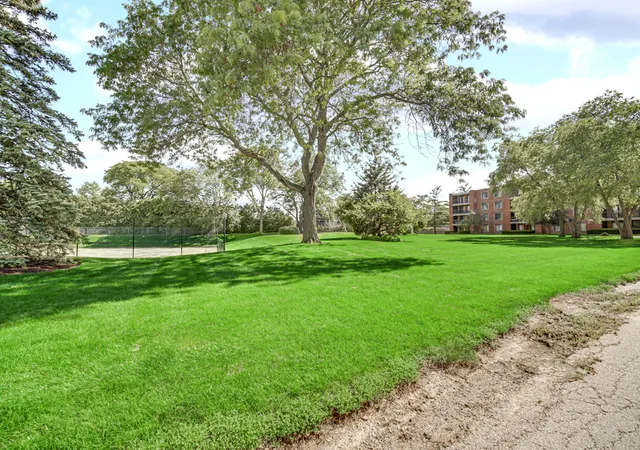 Homes for sale in Arlington Heights, IL | 1415 E Central Road, Arlington Heights, IL 60005 | Houzeo