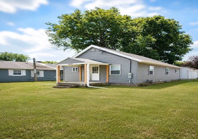 Homes for sale in Dixon, IL | 1820 W 9th St, Dixon, IL 61021 | MLS# 12691312