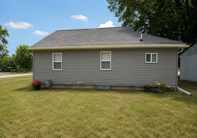 Homes for sale in Dixon, IL | 1820 W 9Th St, Dixon, IL 61021 | MLS# 12691312